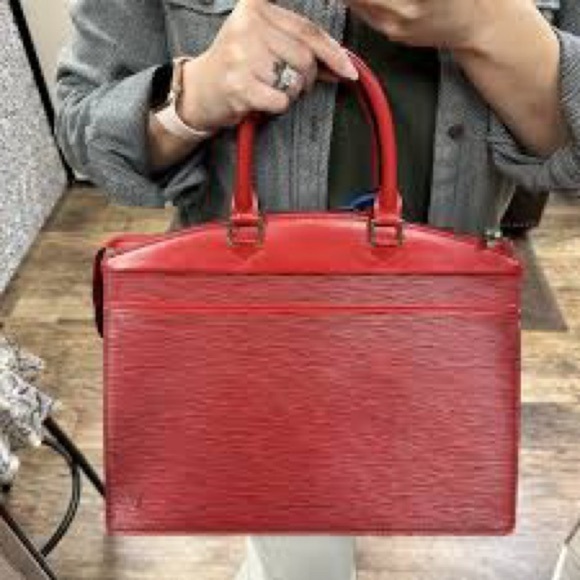 Louis Vuitton Red Satchel Bag with Structured Design - Picture 2 of 14